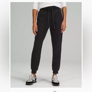 Lululemon Scuba HR Jogger - Size 6 - Black - NWT
